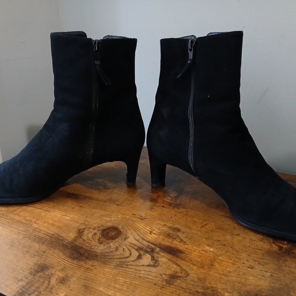 Stuart Weitzman Black Suede Booties Size 11